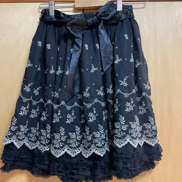 엑시즈팜 블랙 꽃무늬 자수 스커트