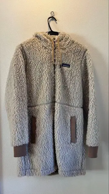 파타고니아 플리스 자켓 후드 부착 베이지