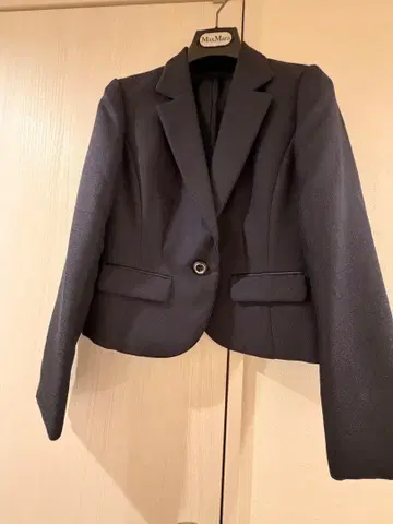 다크 네이비 자켓, 플레어 스커트