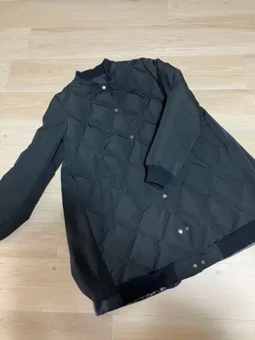 RE LEAN 퀼팅 다운 자켓 백 플리츠 루즈핏 블랙