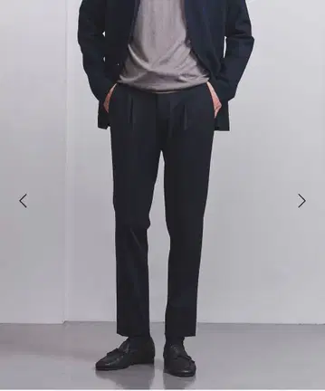 [ 미사용 새상품 ] 슬림 테이퍼트 1 플리츠 팬츠 드로 코드 포함