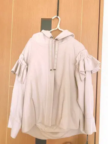 미사용 새상품 여성용 프릴 후드티 코트 완판템 레어 초특가