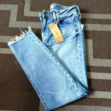 [ 미사용 새상품 ] YANUK RUTH 슬림 테이퍼트 데님 컷오프 26