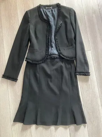 ketty 프릴 블랙 스커트 포멀 슈트 사이즈 2 졸업식 졸업식