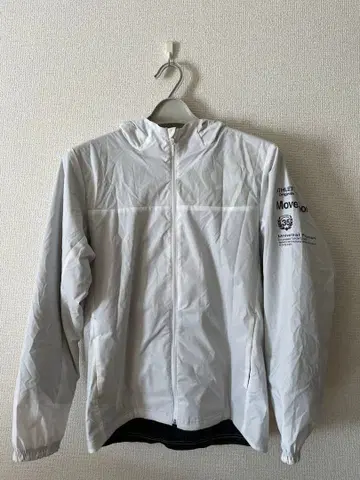 데상트 골프 후드 부착 아우터