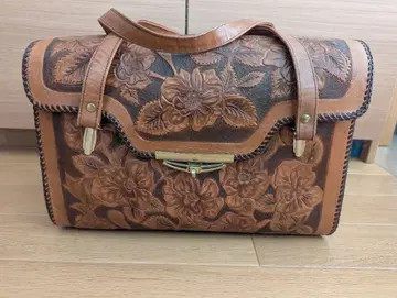 핸드메이드 꽃무늬 리프 가공 가죽 토트백