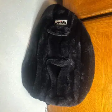 새상품 KAVU 블랙 핸드백