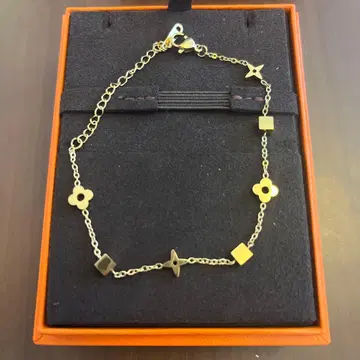 꽃과 별 모티브 팔찌 약 19cm 모노그램