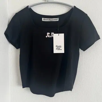 Rose & Recreation 블랙 반팔 T셔츠
