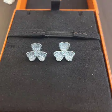 세잎클로버 모양 귀걸이