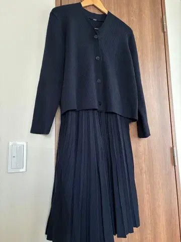 Mila Owen 다크 네이비 셋업 스커트