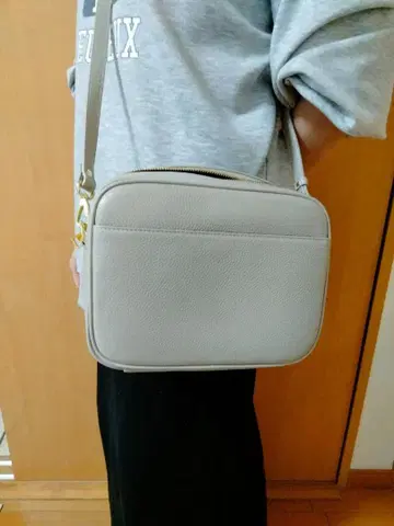 라이트 그레이 숄더백