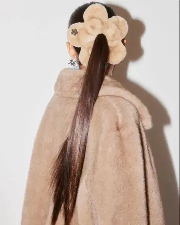 릴리 브라운 마리콴트 마리쿠아 퍼 플라워 스크런치 화이트