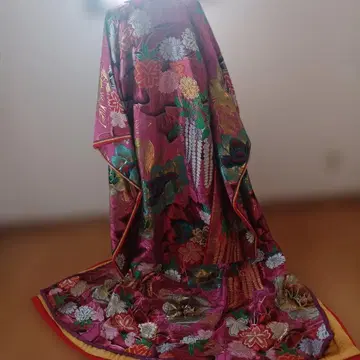 핑크 꽃무늬 금실 자수 이로 우치카케