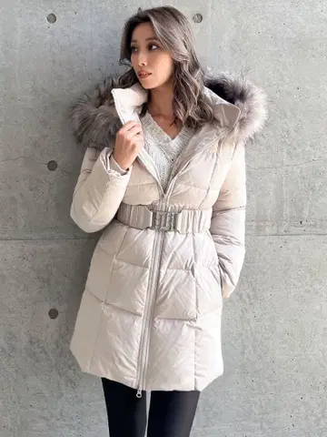 제이다 퍼 달린 베이지 다운 자켓