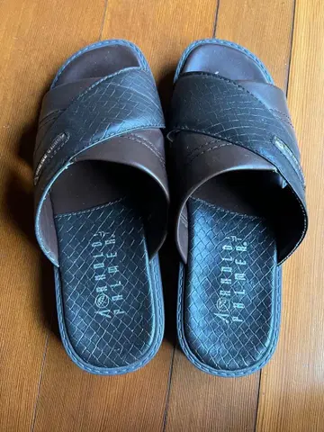 브라운 크로스 스트랩 샌들