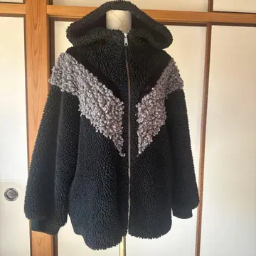 Ear papillonner 후드 부착 보아 자켓 블랙/그레이