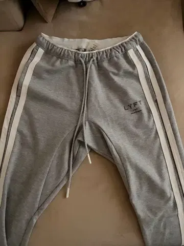 LYFT 그레이 조거 팬츠 사이드 스트라이프