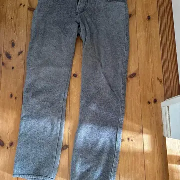 그레이 스트레이트 레그 데님 팬츠