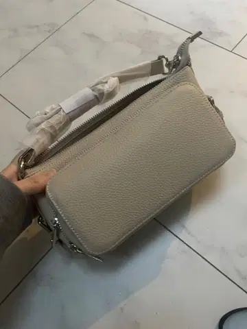 베이지 가죽 숄더백