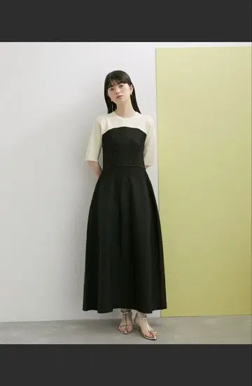 ADAM ET ROPE' 화이트/블랙 반팔 니트 롱 원피스