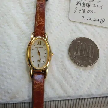 밀라 쇤의 브라운 가죽 타원형 손목시계