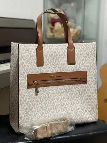 MICHAEL KORS 로고 토트백