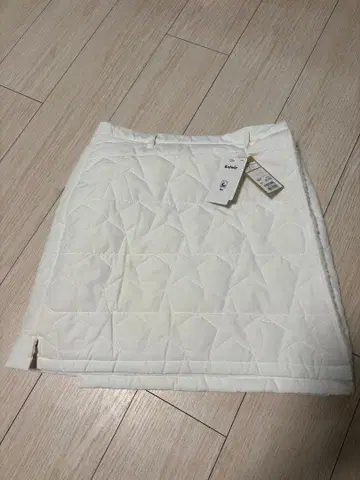 콜윈 화이트 퀼팅 골프 스커트 새상품