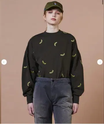 더블 스탠다드 클로징 바나나 자수 다크 브라운 크롭 맨투맨