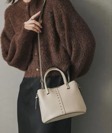 어반 리서치 스터드 숄더백