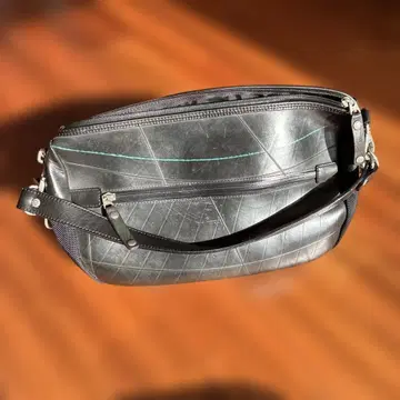 SEAL 타이어 튜브 숄더백