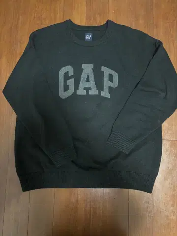 GAP 블랙 로고 니트