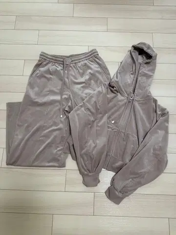 벨벳 후드 부착 셋업