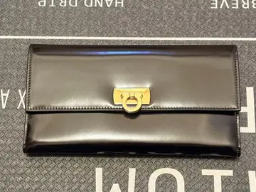 Ferragamo 장지갑