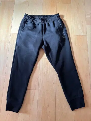 뉴에라 테크 스웨트 팬츠 블랙 L