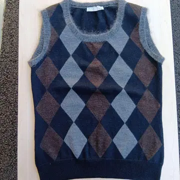 바니스 뉴욕 다이아몬드 패턴 니트 베스트