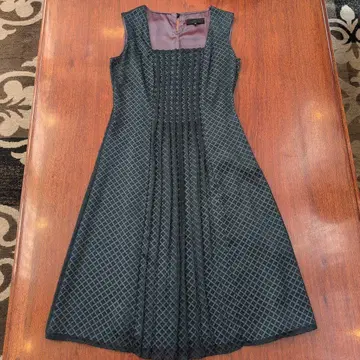 UNTITLED 모스그린 드레스 사이즈 2