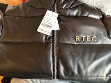 RTEG 블랙 다운 자켓 후드 부착