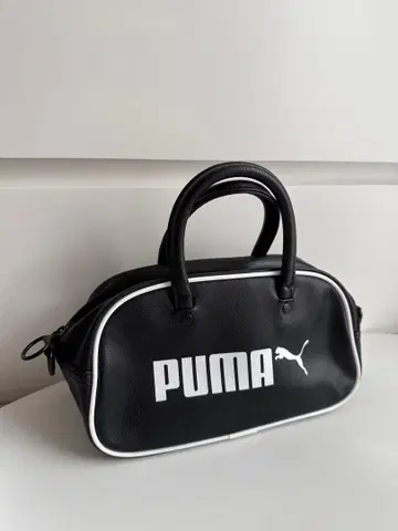 PUMA 블랙 핸드백 내 포켓 있음