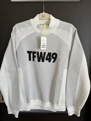 컨디션 최상 M 사이즈 TFW49 MOCK NECK KNIT