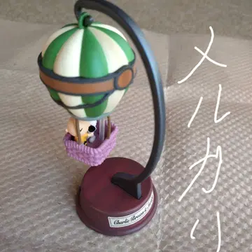 찰리 브라운 열기구 피규어