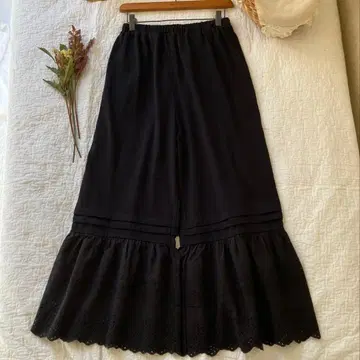 새상품 사만사 모스모스 블랙*밑단 스캘럽 레이스*컷 절개 속바지