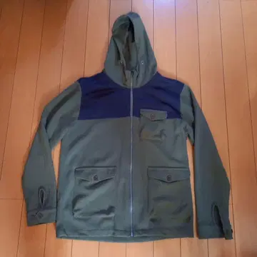 후드 부착 마운틴 후드티 올리브 그린