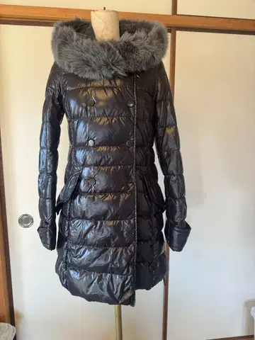 Duvetica 블랙 다운 자켓 퍼 포함