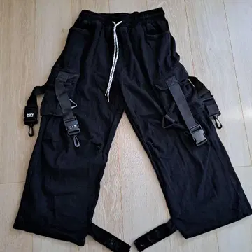 블랙 카고 팬츠 조정 가능 스트랩 포함