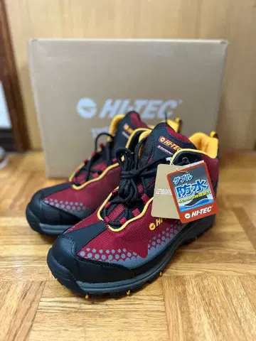 새상품 HI-TEC 트레킹 슈즈 26 빨간색 방수