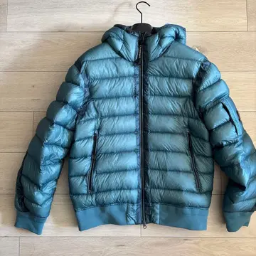 C.P. COMPANY 후드 부착 다운 자켓