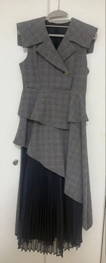 dazzlin 아지메 플리츠 트렌치 원피스