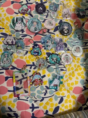 하츠네 미쿠 아크릴 키링 핀 배지 세트