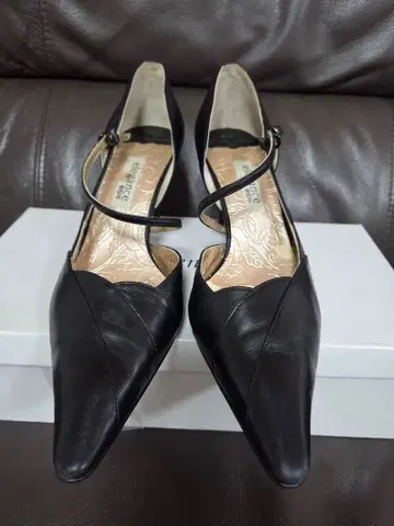 히미코 elegant 블랙 스틸레토 하이힐 25cm